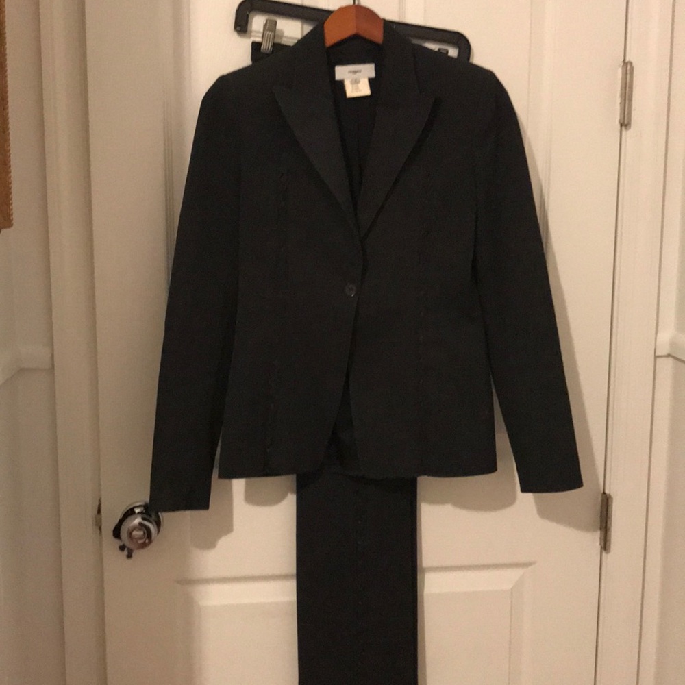 Suit - Picture 5 of 5